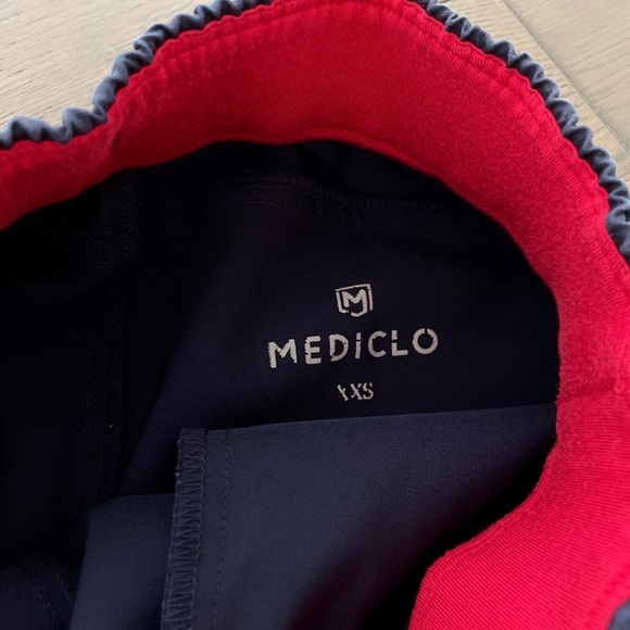 💝 Mediclo Tree Edition Navy Scrub set Sal top Jura bottom XXS - Picture 3 of 7